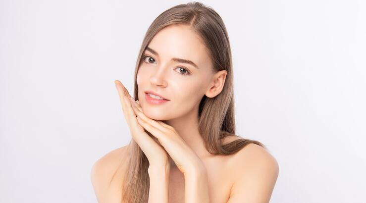 Νιώσε την απόλυτη αναζωογόνηση με ένα DIY mist προσώπου με αγγούρι και μέντα