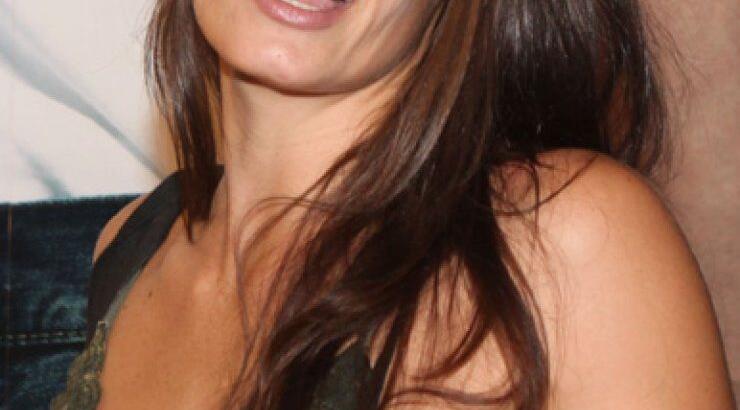 Οι sexy πόζες της Μαρίας Κορίνθιου στην παραλία της Λευκάδας