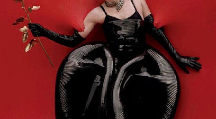 Η Marion Cotillard τραβά τα βλέμματα