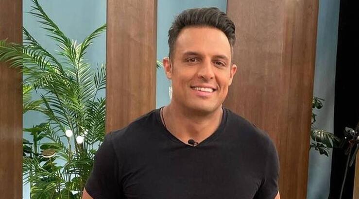 Σάββας Πούμπουρας: «Δεν ψωνίζω ρούχα πλέον. Δεν ανανεώνω την γκαρνταρόμπα μου» [βίντεο]