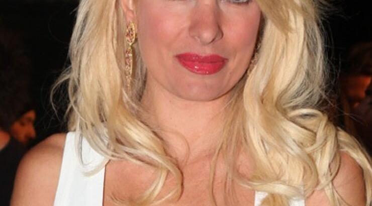 Ελένη Μενεγάκη: Έρχεται σήμερα στην Κύπρο