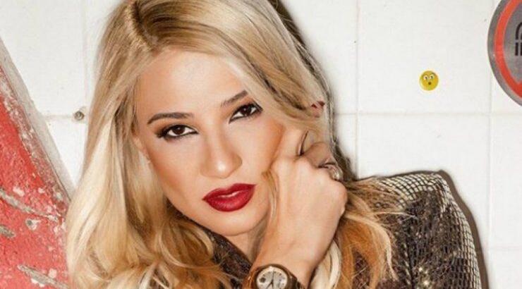 Κάγκελο τηλεθεατές και συνεργάτες της Φαίης Σκορδά που την είδαν να φοράει μονόπετρο