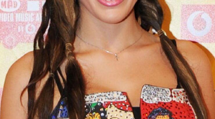 Αγνώριστη: Η Ήβη Αδάμου με γυαλιά μυωπίας και έντελως άβαφη!