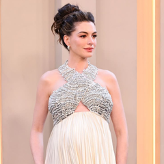 Anne Hathaway: Η απάντησή της σε όσους υποστήριξαν ότι προσποιείται την εγκυμοσύνη της