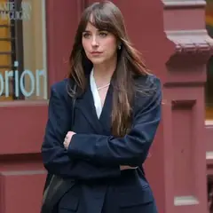Dakota Johnson: Ποζάρει γυμνή για τη νέα τολμηρή καμπάνια της Calvin Klein