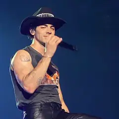 Joe Jonas: Τα παθιασμένα φιλιά με την Tatiana Gabriela σε αεροδρόμιο