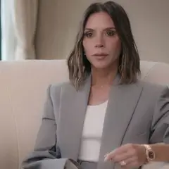 Victoria Beckham: Η αντίδρασή της όταν ο Tom Cruise της φίλησε το χέρι και έγινε viral