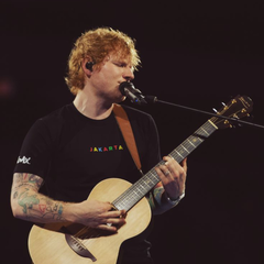 Ed Sheeran: Ξέσπασε σε δάκρια πάνω στη σκηνή