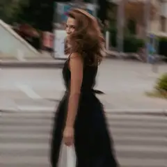 Παντρεύτηκε πρωταγωνίστρια του “Emily in Paris”