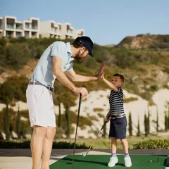 Θα μπορούσε το golf να γίνει η πιο όμορφη καλοκαιρινή ανάμνηση για όλη την οικογένεια; 