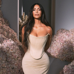 Kim Kardashian: Υπέγραψε αυτόγραφο σε τσάντα Birkin $45.000