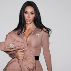 Kim Kardashian: Εντυπωσιάζει με διάφανο outfit στο Παρίσι για ραντεβού με τον Lewis Hamilton