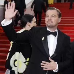Μάθαμε γιατί ο Leonardo DiCaprio κρύβει το πρόσωπό του στις δημόσιες εξόδους