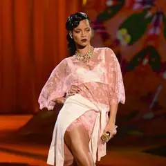 Rihanna: Φάνηκαν κατά λάθος τα οπίσθια της στο Fashion Show του A$AP Rocky