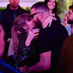 Taylor Swift – Travis Kelce: Η πρώτη τους κοινή εμφάνιση σε Awards