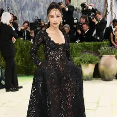 Zoë Kravitz: Εμφανίστηκε με μονόπετρο στο Met Gala 2026;