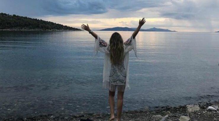 Επώνυμη Ελληνίδα παντρεύεται και περιμένει το πρώτο της μωράκι!