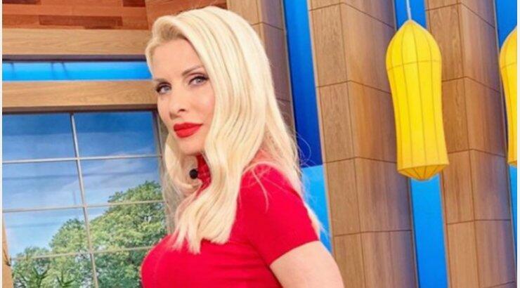 Η Ελένη Μενεγάκη φόρεσε τα πιο βολικά παπούτσια για την άνοιξη 