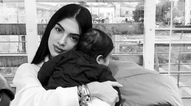 Η Άντρεα Κυριάκου νανουρίζει τον μικρό Λαμπρινό και "λιώνει" το instagram! [βίντεο]