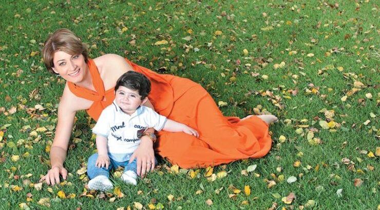 Η Πάολα Χατζηλαμπρή μας συστήνει το γιο της