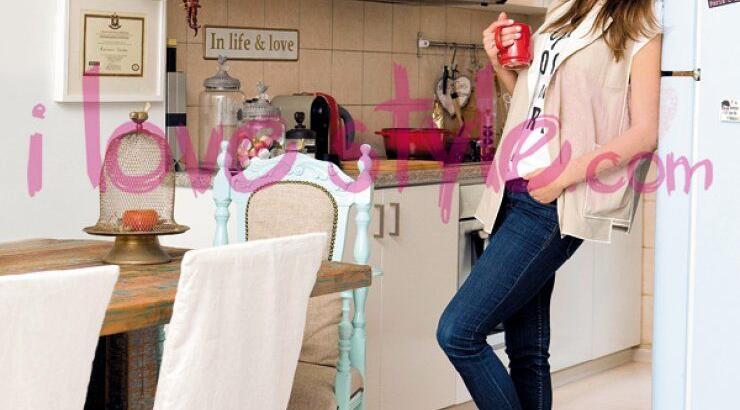 Στο σπίτι της Κωνσταντίνας Ευριπίδου [πλούσιο φωτογραφικό υλικό]