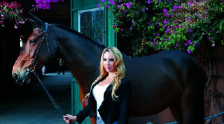 Θ. Μαυρονικόλα: "Η μητέρα μου με τρέχει µε τα παγάκια, ακόµη και όταν µπαινοβγαίνω στις Πρώτες Βοήθειες"