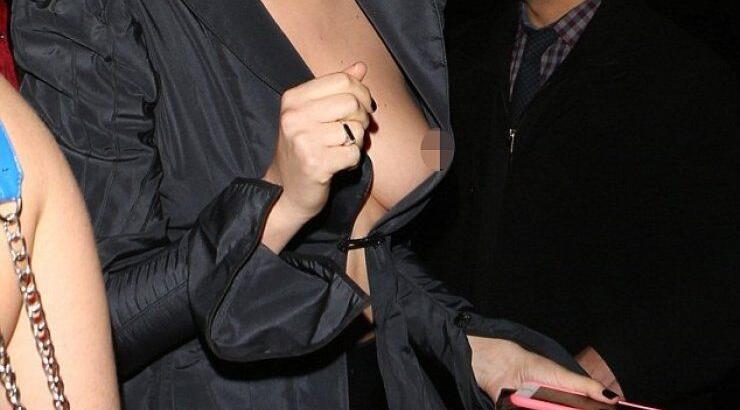 Ολα στην φόρα από την Αλβανή τραγουδίστρια που «σόκαρε» στα Grammy [εικόνες]