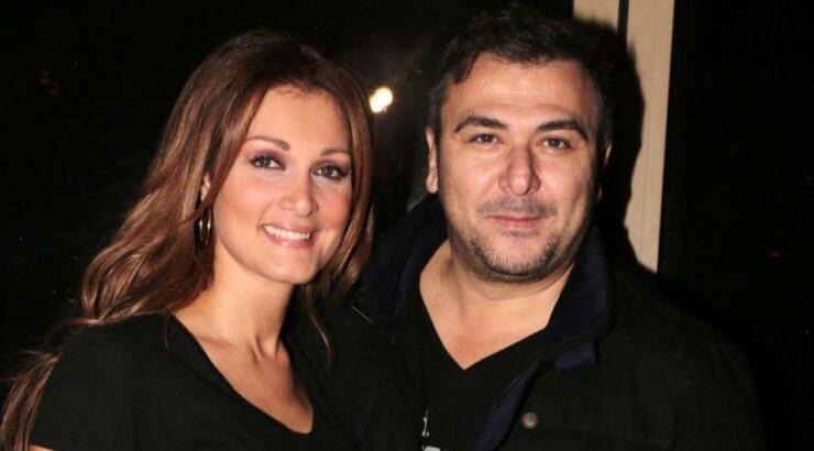 Γνωστός τραγουδιστής "αδειάζει" Ρέμο - Θεοδωρίδου