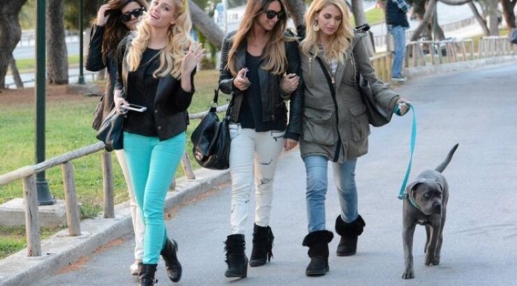 Δούκισσα Νομικού - Κωνσταντίνα Σπυροπούλου: Μαζί στη Βουλιαγμένη