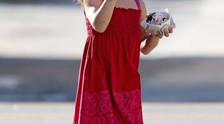 Ποια είναι η διάσημη μαμά αυτού του μωρού; 