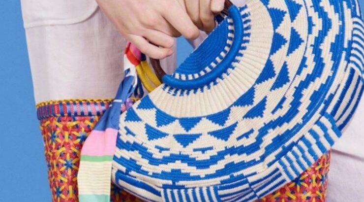 Βρήκαμε την πιο πρακτική και στιλάτη τσάντα του καλοκαιριού