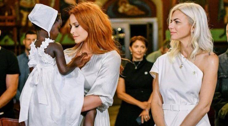 Η μικρή Ada έγινε 5 ετών – Η τρυφερή εικόνα με τη μαμά και τη νονά της 