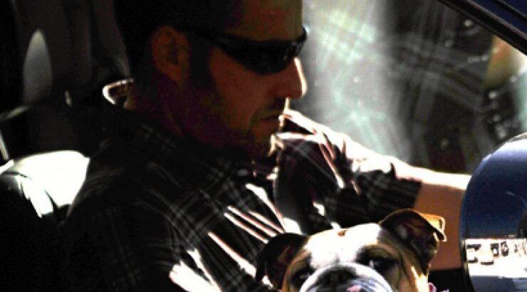 Σε ποιον διάσημο ηθοποιό ανήκει αυτό το χαριτωμένο σκυλάκι; [φωτογραφίες]