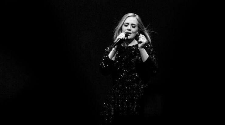 Adele: Μας άφησε άφωνους με την πολύ αδυνατισμένη της νέα εμφάνιση! [εικόνες]