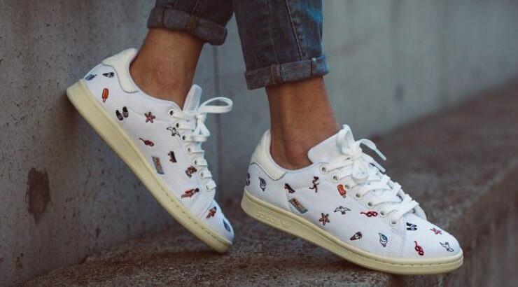 Ένα άκρως καλοκαιρινό Stan Smith ζευγάρι sneakers