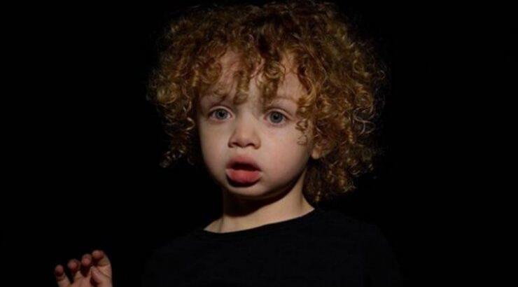 Πασίγνωστος τραγουδιστής μας έδειξε τον γιο του, Άδωνη και είναι ένα κουκλί! [εικόνες]