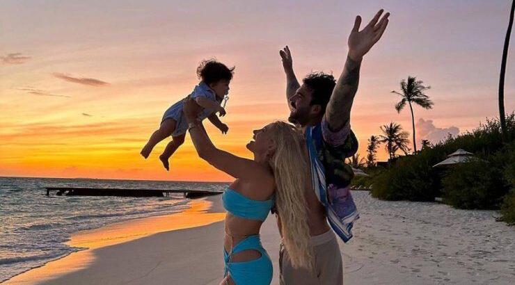 Δημήτρης Αλεξάνδρου: Αγκαλιά με τον “νουνίτο” στις Μαλδίβες [εικόνα]