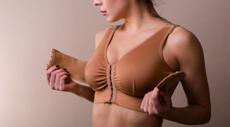 Αυξητική στήθους: Oι δύο συχνότερες ερωτήσεις πριν από την επέμβαση