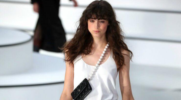 Πώς να κάνεις αφέλειες χωρίς να κόψεις τα μαλλιά σου [βίντεο]