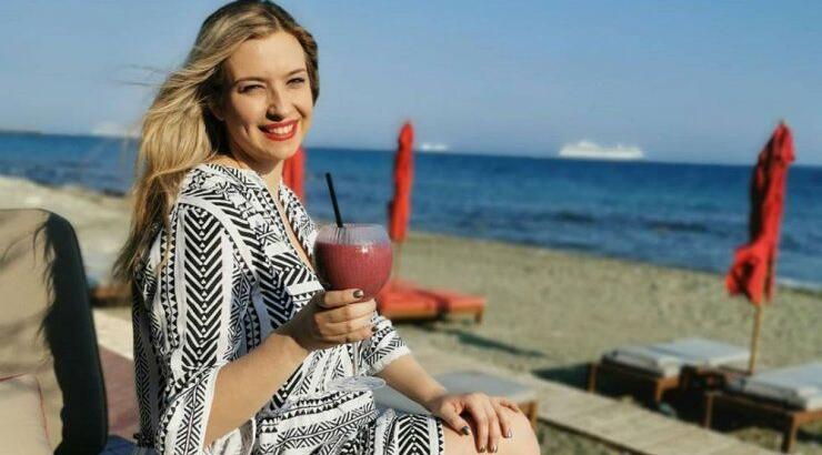 Αφροδίτη Γεωργίου: Η εικόνα με την κορούλα της στην παραλία που λατρέψαμε