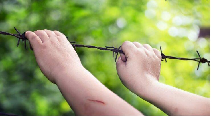 Αυτοτραυματισμοί στην εφηβεία: Όλα όσα πρέπει να γνωρίζετε