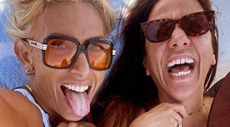 Κατερίνα Αγαπητού – Μαρίνα Φιλιππίδου Θεοχάρους: Οι πόζες τους με μαγιό στη Λεμεσό!