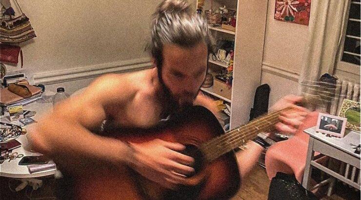 Άγγελος Λάτσιος: Η μικρή Μαρίνα σε ρόλο φωτογράφου ποζάρει με τον αδερφό της [εικόνα]