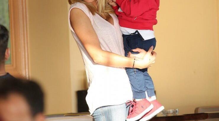 Στιγμές αγωνίας για την Αγγελική Ηλιάδη – Στο νοσοκομείο ο μικρός της γιος! [εικόνα]