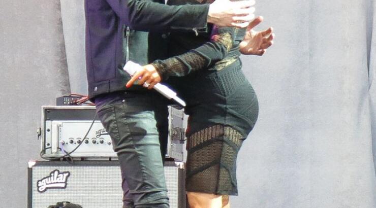 Christina Aguilera: Ερμηνεύει πάνω στη σκηνή ετοιμόγεννη [εικόνες]