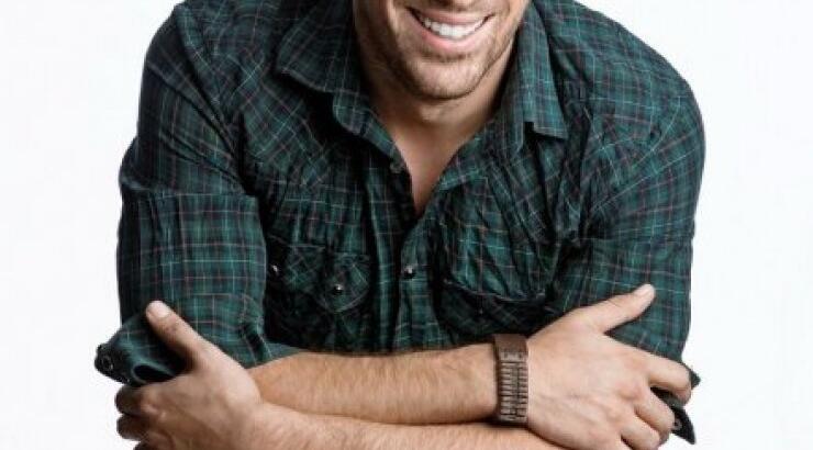 Απίστευτο περιστατικό! Ο Γιάννης Αϊβάζης πήρε το μικρόφωνο από τα χέρια δημοσιογράφου και…