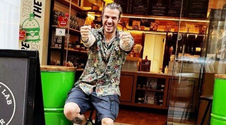 Άκης Πετρετζίκης: Αποκαλύπτει εάν έχει γεννηθεί ο γιος του και η χαρά του δεν κρύβεται