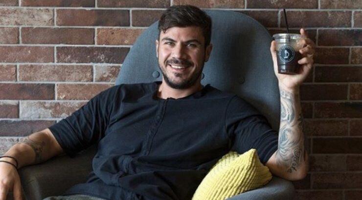 Άκης Πετρετζίκης: Για πρώτη φορά φωτογραφίζει την εγκυμονούσα σύντροφό του [εικόνα]