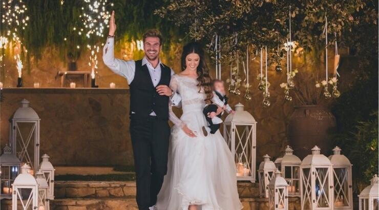 Άκης Πετρετζίκης: Το επίσημο φωτογραφικό άλμπουμ του γάμου του που δημοσίευσε ο ίδιος [εικόνες]