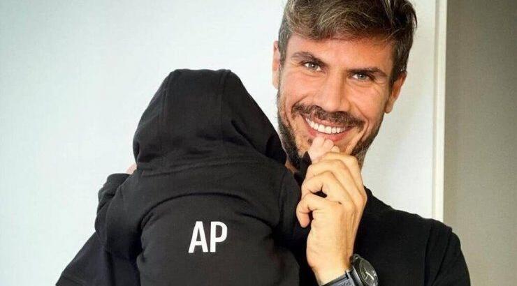 Αχιλλέας Πετρετζίκης: Έκανε τα πρώτα του βήματα με την βοήθεια του μπαμπά του [βίντεο]